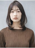 トレンド顔まわりレイヤー×ミディアム前髪あり×インナーカラー
