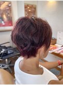 ワインレッドカラー＋ショートヘア