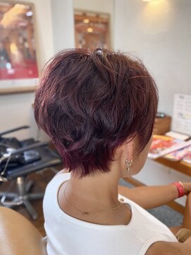 ギャロップヘアー ワインレッドカラー＋ショートヘア