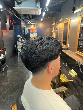 キングスマントーキョー 立川北口店(KINGSMAN TOKYO) アップバング / ツーブロック / スキンフェード 【立川】