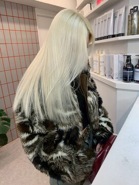 ペレ 原宿(PELE) ダブルカラー/ケアブリーチ/羽エクステ/原宿