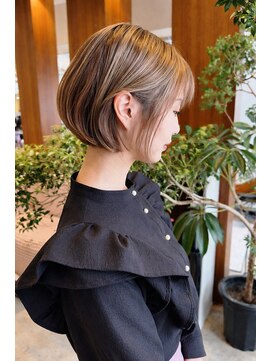コノカ 北浜(KONOKA) 透明感たっぷりのハイライトボブ