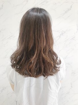 パティオン(PATIONN) セミロング×自然なグラデーションカラー【表参道青山原宿】