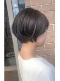 丸くまとまるショートヘア