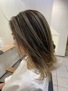 ペネロープ(Penelope) バレイヤージュハイライト 透明感 ベージュ YACHI