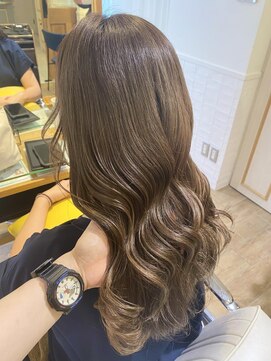 ネオリーブ チロル 横浜西口店(Neolive CiroL.) ペールベージュ フォギーベージュ 大人可愛い