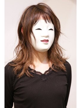 コマ(coma) 【coma中野】ベージュラフレイヤーカットミディ無造作カール