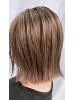 ファムバイアヴァンス(Femme by AVANCE.)&nbsp;ラベンダーグレージュ×切りっぱなしボブ