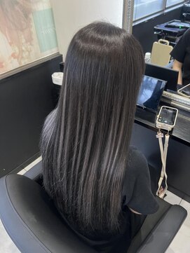 ヘアーデザイン ジェルム(Hair Design germe) 無彩色ハイライト / YUDU