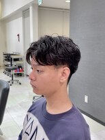 グラーツィェドゥーエ(GRAZIE due)&nbsp;短めセンターパート／ニュアンスパーマ／ゆるめパーマ