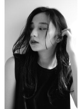 ルフュージュ バイ プロデュース 相模大野店(Refuge by Produce) 暗髪/レイヤーカット/長めバング