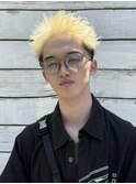 骨格に合わせたブロンドスパイキーショート