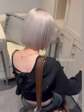 ベレーザ 渋谷(BELEZA) 17208全頭ブリーチミニマルボブレイヤーグレーシルバーベージュ