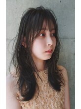 嫌な赤味を抑えた透明感のある透け感カラーを体感できるサロン