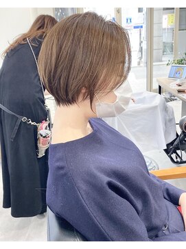 ジーニー 横浜(giinii) 大人美人30代40代前下がりショートボブくびれショート【横浜】