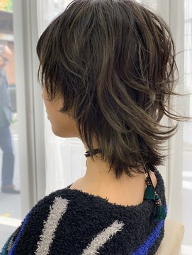 プラグ(Plug) ウルフミディ似合わせカットハイライトブリーチアッシュブラウン