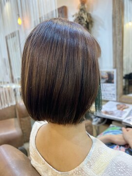 クオリア(QUALIA) 30代40代50代 大人可愛い前下がり 小顔丸みワンレンボブ◎柏