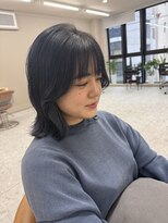 シカ 神戸三宮元町店(Cica)&nbsp;くびれヘア 三宮 ネイビー 韓国ヘア ブルーブラック 透明感