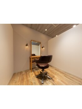 誰もが憧れる艶髪へ！ぱさつき、うねり、枝毛、まとまらない髪…。そんなお客様のお悩みを解決いたします―