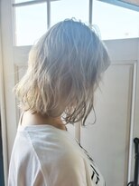 リブ バイ アベイル(LIB by Abeille)&nbsp;ホワイトブロンド/くすみベージュ/ボブ