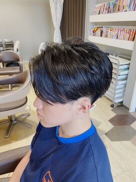 アクイール(ACCUEILLIR) ニュアンスパーマ×センターパート