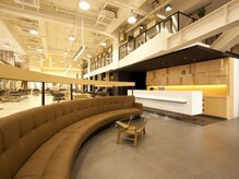 ゼスト 吉祥寺店(ZEST)の雰囲気（開放感あふれるデザイン空間で、特別なひとときを。）