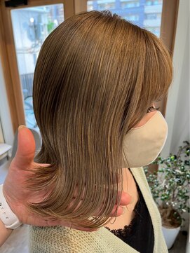 ロッカヘアエジェ(ROCCA hair eje.) ミルクティーベージュ外ハネボブデザインカラー