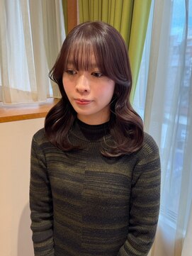 リタ(Lita) ミディアムレイヤー/小顔顔まわりカット