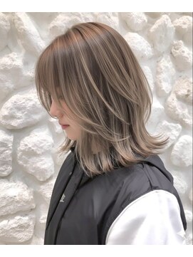 リン モアナバイヘッドライト 武蔵小杉2号店(lynn Moana by HEADLIGHT) lynn【武蔵小杉】#レイヤーカット#ベージュ#ブリーチ