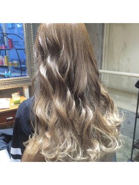 サロンドミルク 原宿(salon de MiLK) 【サロンドミルク原宿】ハ二―グレージュ×グラデーションカラー