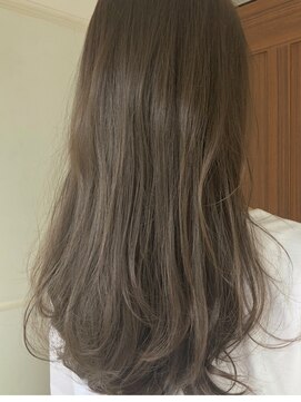 インビテーション(invitation) 【光に透ける透明感カラー】外国人風ミルクティーページュ