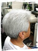 シルバーグレーバーバーショート（白髪）スタイル40代　50代