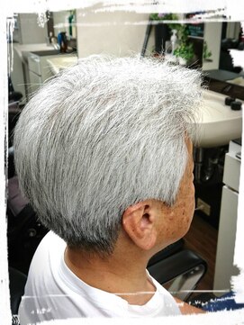 カットハウススペース 人形町 シルバーグレーバーバーショート（白髪）スタイル40代　50代