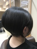 ヘアサロンアンドヘアメイクディー(hair salon hair make D)&nbsp;仙台D　大人ボブ×サイドパート×黒髪ショート　前下がりstyle