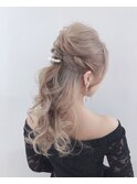 ピアスなどアクセサリーを綺麗に見せるハーフアップ♪