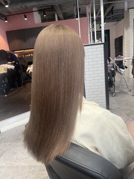 リーオオサカ(Lee Osaka) ミルクティーベージュ×東芽生