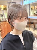 ショートボブ切りっぱなしボブタッセルボブミルクティーベージュ