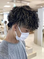 シャルムバイケンジ(Charm.by KENJE)&nbsp;メンズパーマ波巻きツイストスパイラル刈り上げセンターパート