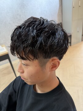 ラルス(Larus) 刈り上げセンターパート/波巻きツイストスパイラル/本八幡