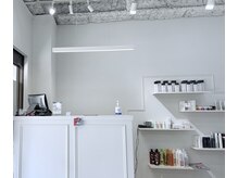 ドット(D.O.T)の雰囲気（店内はシンプルでスッキリとしたデザインです。）