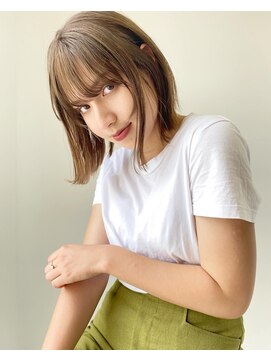 ロッサ マダムアルディ(Rosa Mme.Hardy) タイトボブ レイヤーボブ 外ハネ