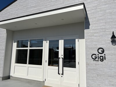 真っ白なドア◎店内にある雑貨等は全てフィンランド製です◎