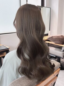 ミュラ(mulah) 透明感カラーカーキグレージュ*くびれ巻きロングヘア