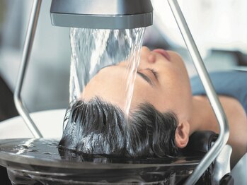 ラトゥールヘアーウィズ 三木店(LATOUR hair with)の写真/【デイリーケア×スペシャルケア】話題の「頭浸浴」導入◎デトックス効果と頭皮環境を整えて健やかな髪に―