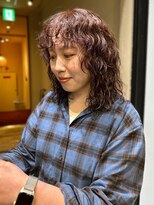 ヴヴ(Bub)&nbsp;ブラウンカラー スパイラルパーマ 前髪パーマ 顔周り 前髪カット