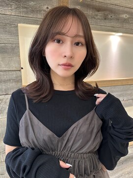 アイヴィ 表参道(IVY) グレージュカラーくびれミディアム【肥田亜沙美】