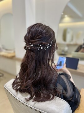 シー(she.) ふわふわハーフアップ