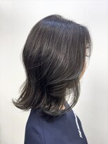 レア(Lea)&nbsp;立体感ハイライトでダークグレージュカラー