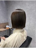 切りっぱなし外ハネストレートボブ