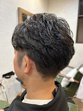 メンズパーマ　ビジネススタイル　ニュアンスパーマ